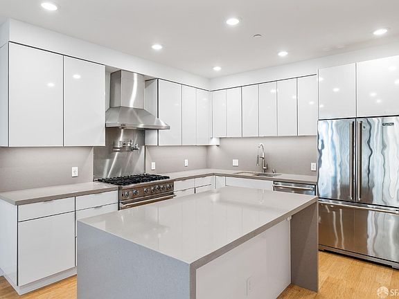 3rd image of 3824 24th St #201