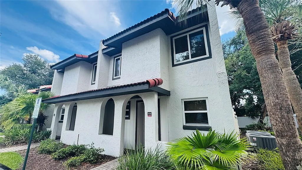 2 bed, 2.0 bath, 1052 sqft, $2,000 — Photo 1