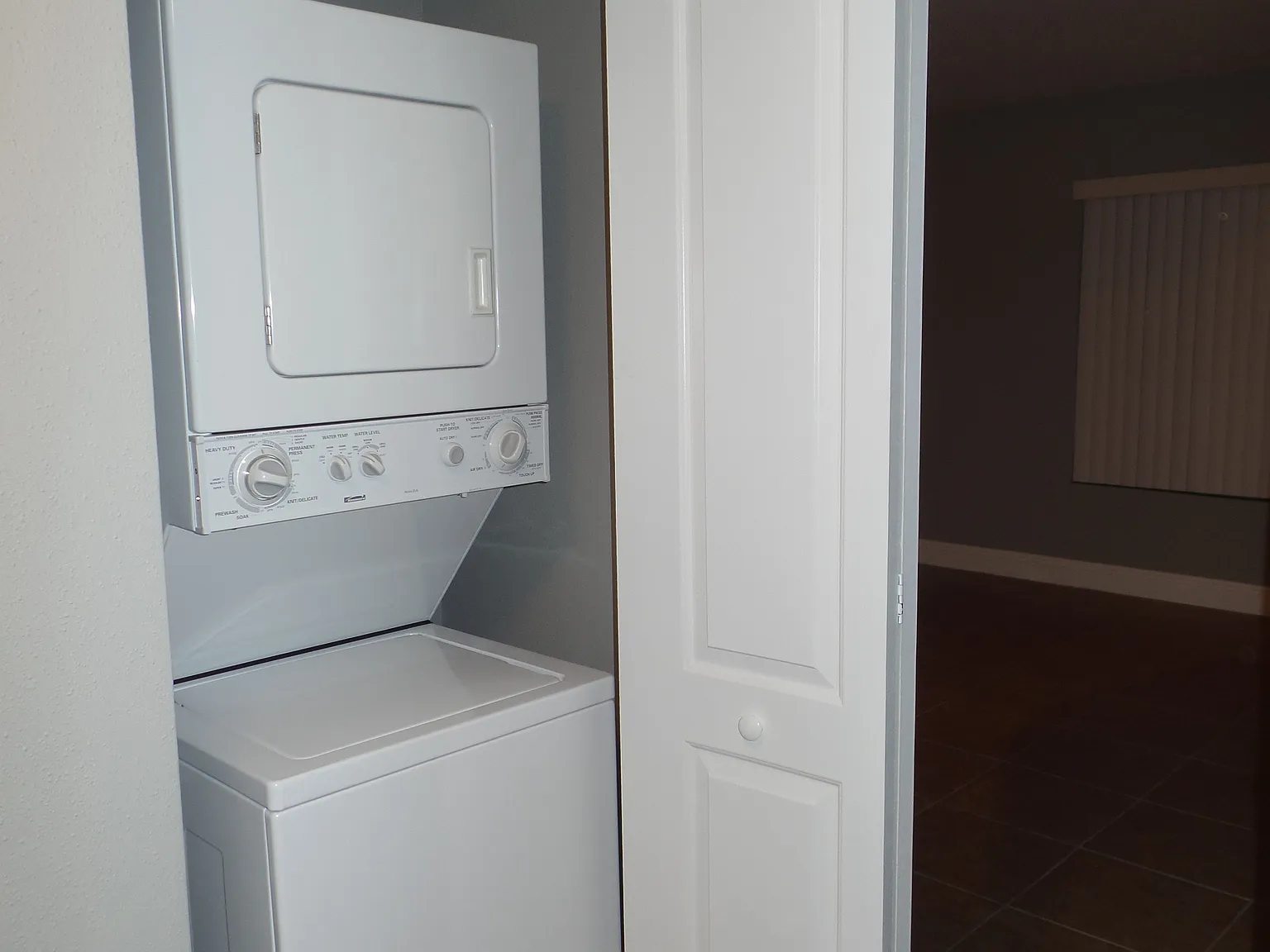 1 bed, 860 sqft, $1,895 — Photo 2