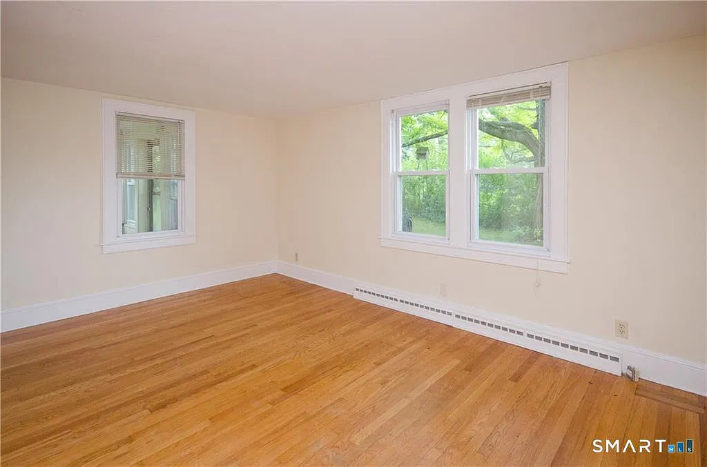 3 bed, 1.0 bath, 1005 sqft, $2,200 — Photo 4