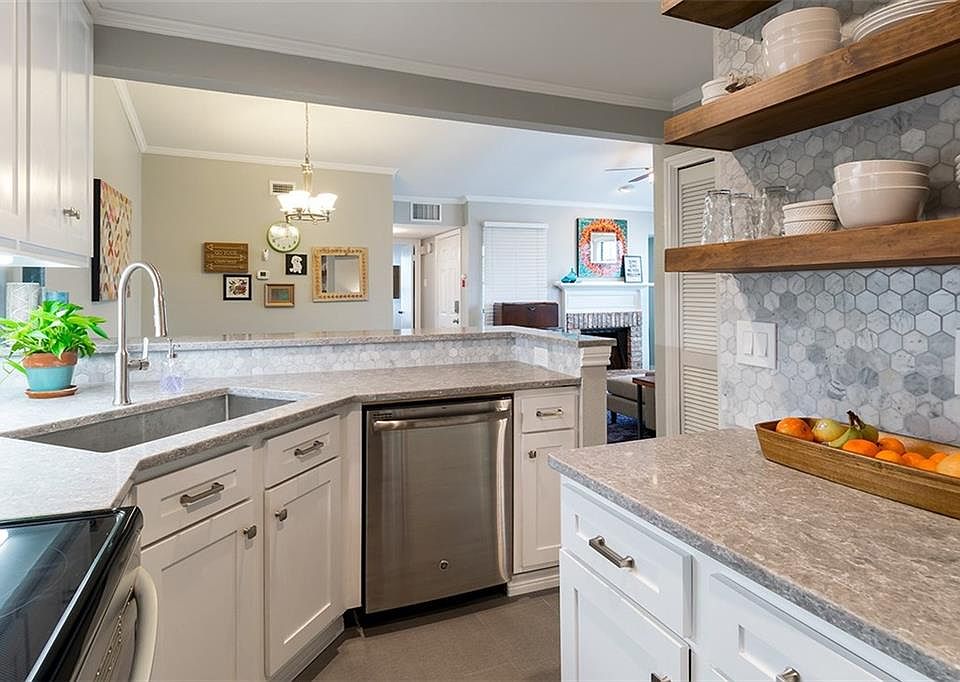1st image of 3101 Townbluff Dr APT 425