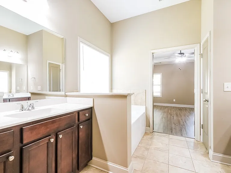 4150 Hamilton Cove Ct — Photo 12