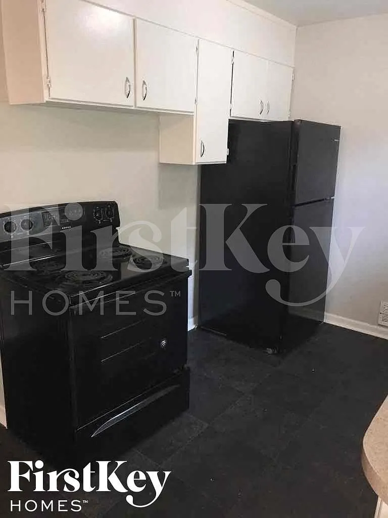 3 bed, 2.0 bath, 1013 sqft, $1,710 — Photo 4