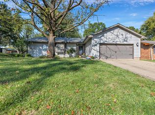 13 Eastwood Dr, Belleville, IL 62223