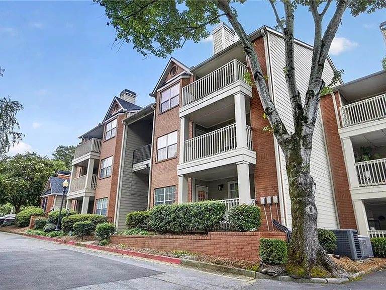 1021 Chastain Park Ct NE — Photo 13