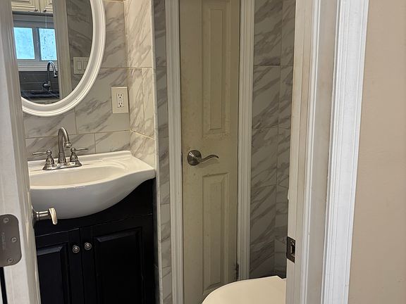 4th image of 1028 Washington Ave Floor 2