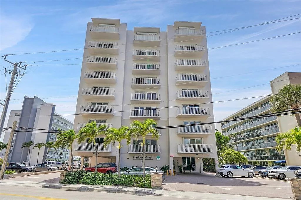 1 bed, 1.0 bath, 795 sqft, $3,194 — Photo 1