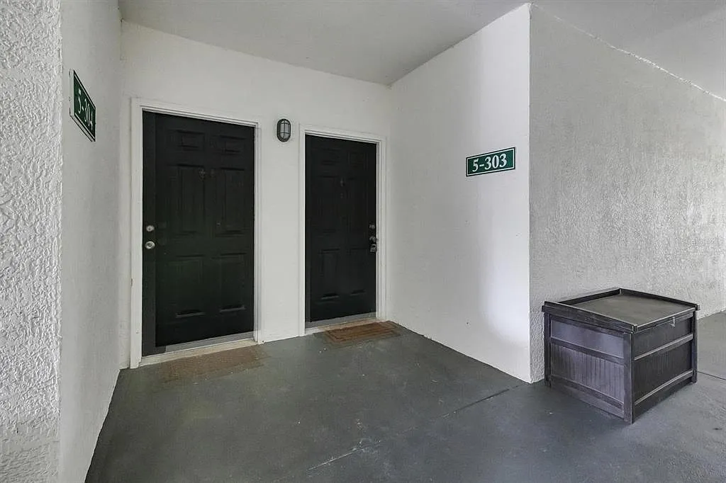 2 bed, 2.0 bath, 1009 sqft, $1,695 — Photo 2