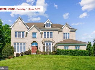 11040 Heathland Dr, Oakton, VA 22124