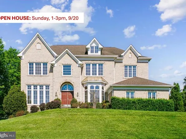 11040 Heathland Dr, Oakton, VA 22124