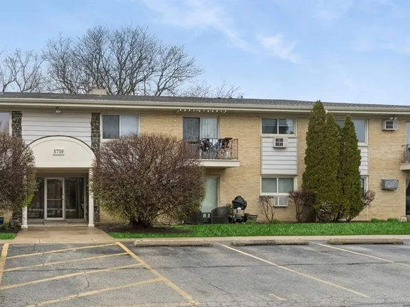 5730 Concord Ln APT 16, Clarendon Hills, IL 60514