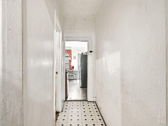 4th image of 10 Clinton Street