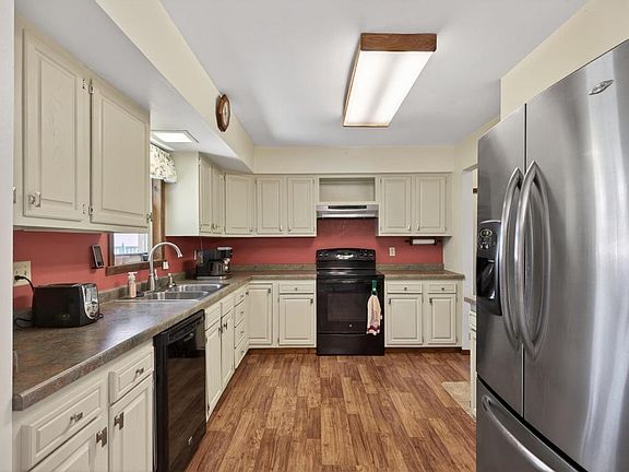 2nd image of 419 MILLER AVENUE