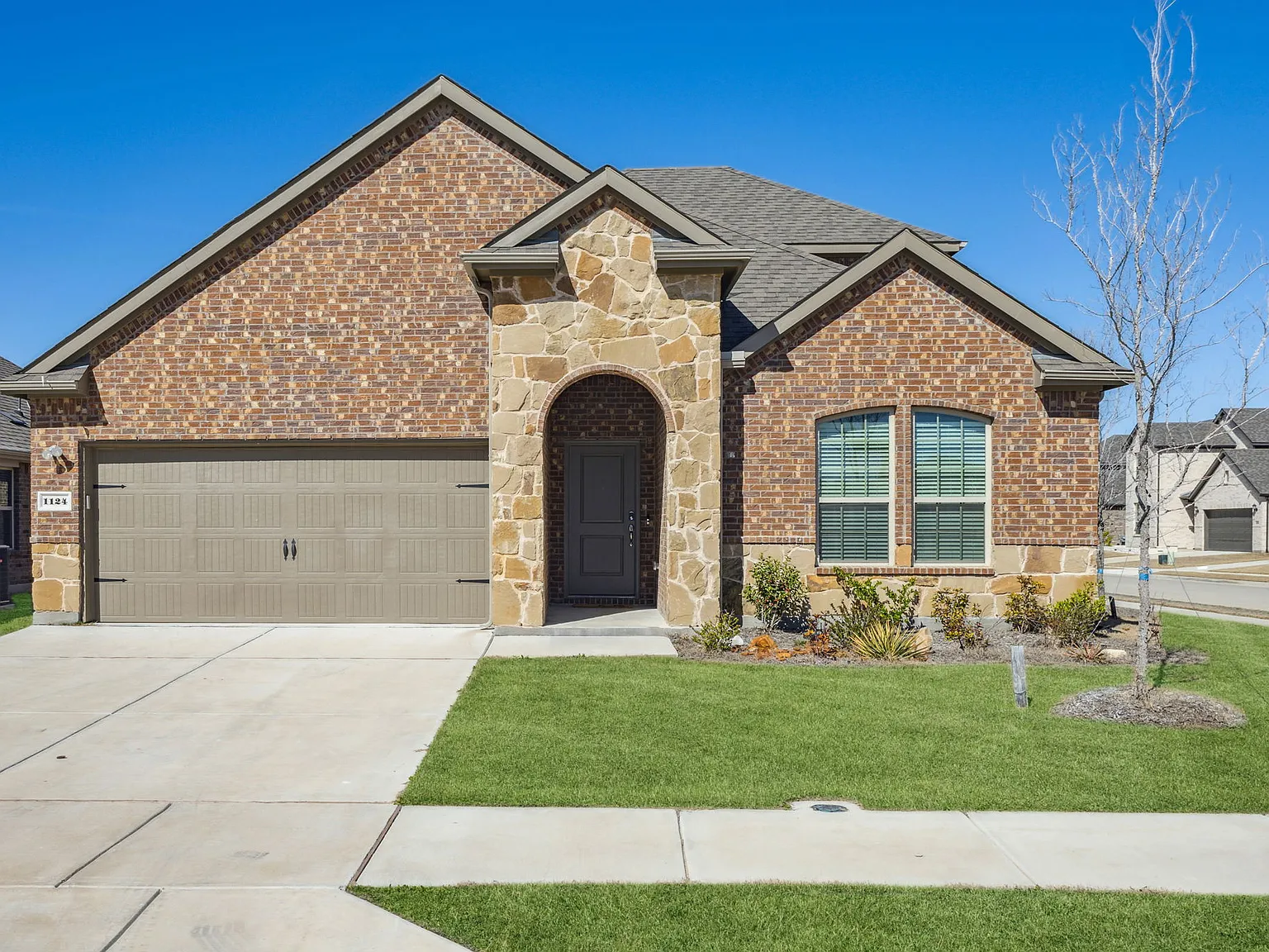 5 bed, 2528 sqft, $7,970 — Photo 1