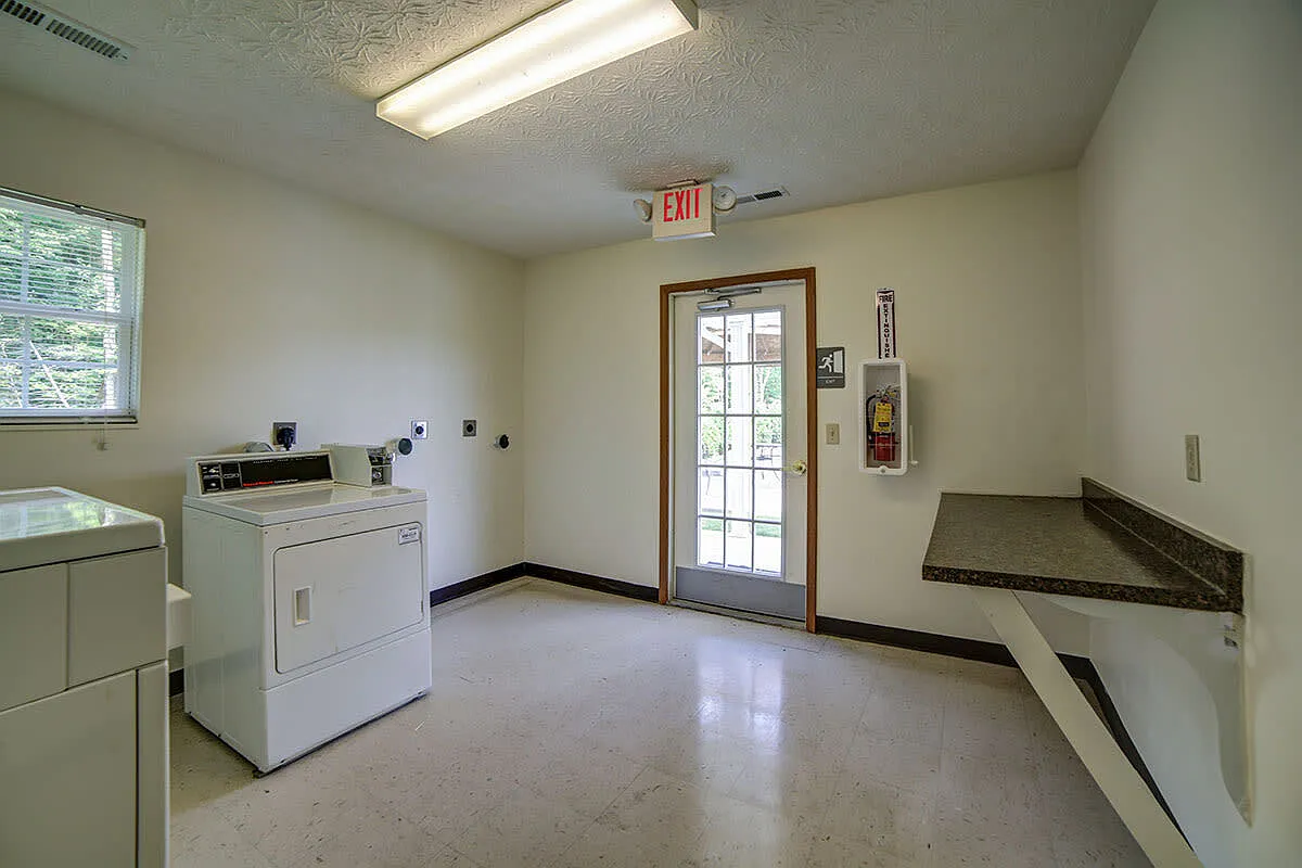 Madison Grove — Photo 3