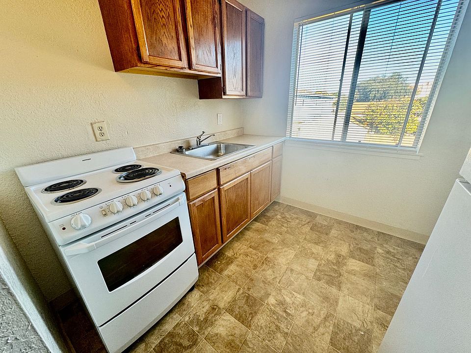 2nd image of 170 21st St APT B