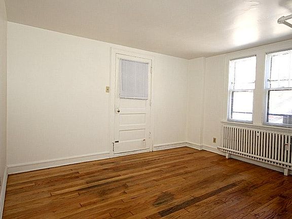 3rd image of 220 Brown Ave Unit 5