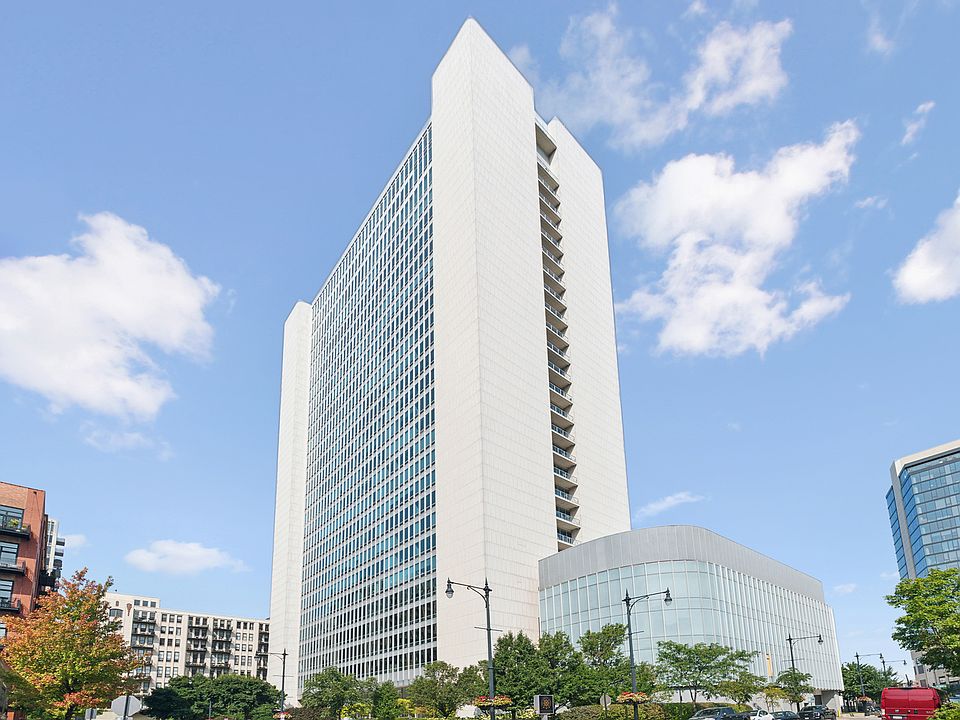 1st image of 500 W Superior St Unit 2304