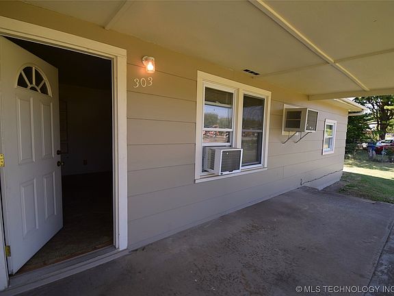 2nd image of 303 N Owen Walters Blvd