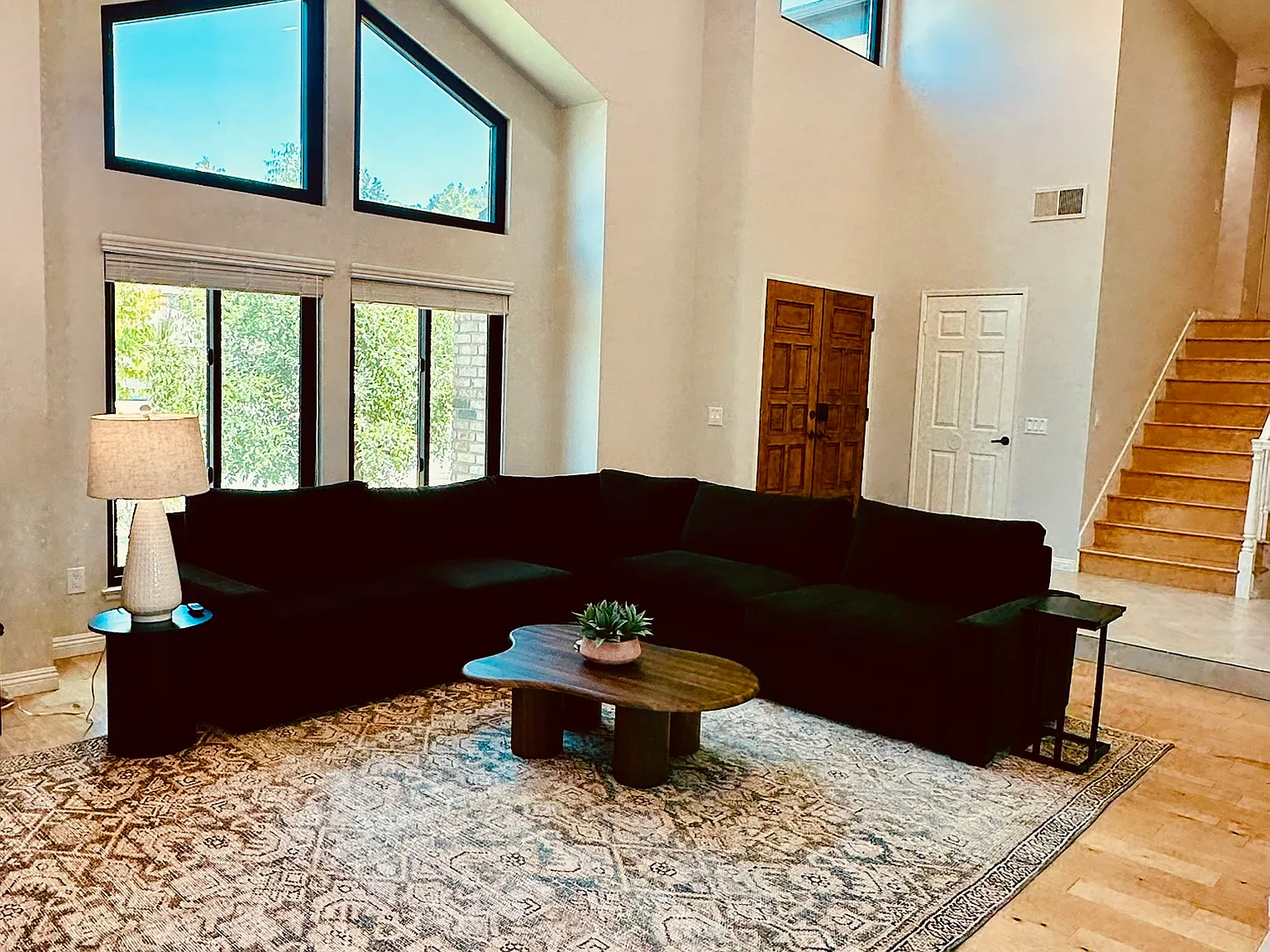 5 bed, 2808 sqft, $8,850 — Photo 3
