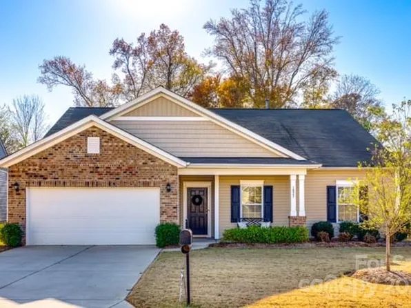 1827 Yellow Daisy Dr, Matthews, NC 28104