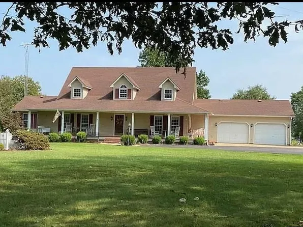 218 Capps Dr, Martin, TN 38237