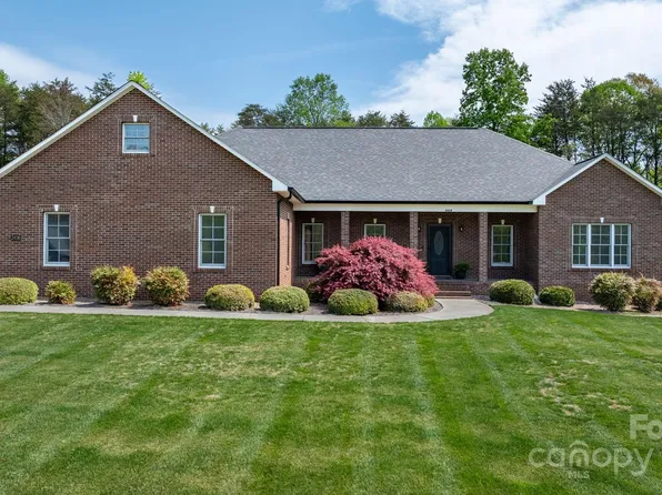 2458 Genelia Dr, Claremont, NC 28610