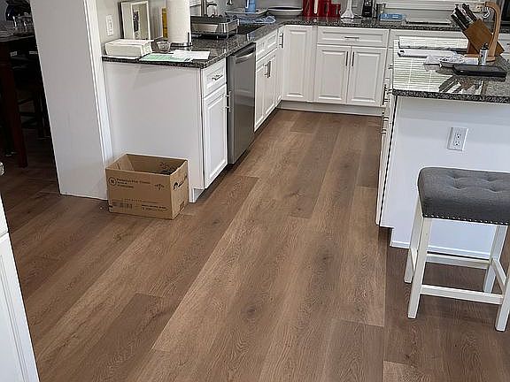 3rd image of 872 Mentmore Cir