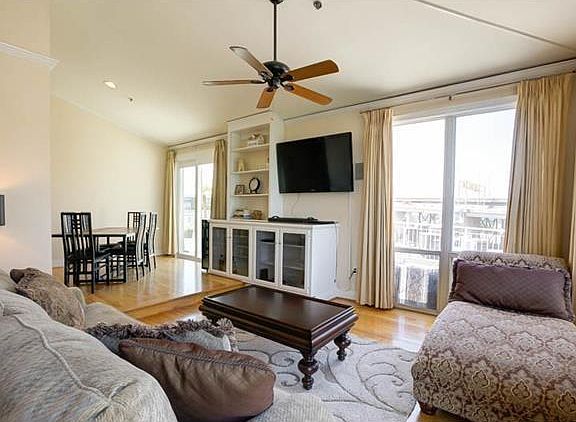 3rd image of 920 Poeyfarre St Penthouse 18