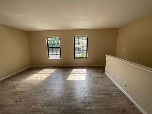 3rd image of 7710-7725 Timbercreek Ct #7715-4