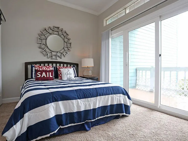 The Oceanfront Galveston Apartments — Photo 24