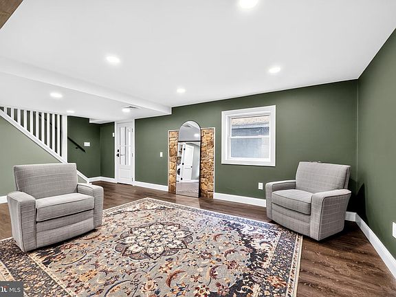 3rd image of 510 Poplar St