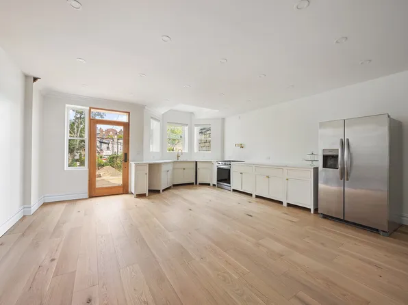 1423 Park Place image 2 of 15