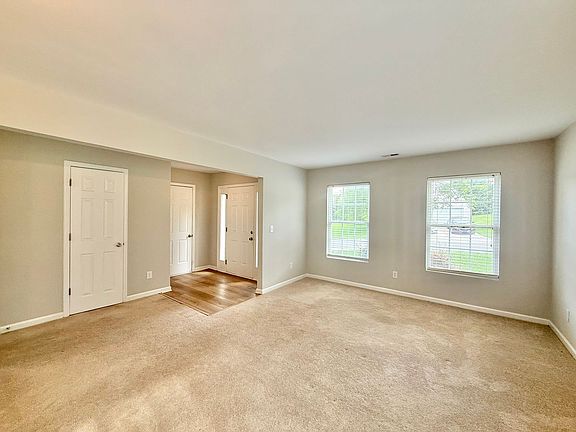 3rd image of 10 Red Sunset Ln