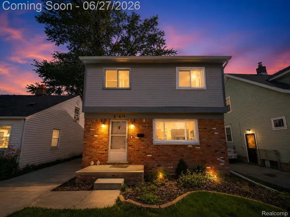 20471 Hollywood St, Harper Woods, MI 48225