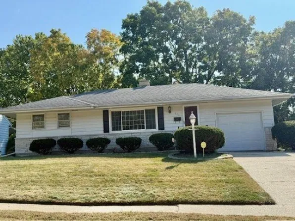 328 Kenilworth Dr, Rockford, IL 61108