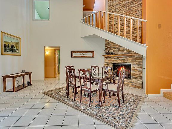 4th image of 716 Gary Ln
