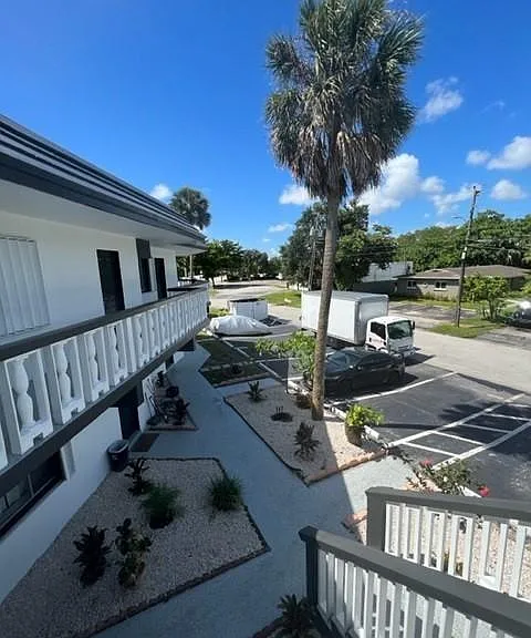 2401 NW 9th Ave #3 — Photo 6
