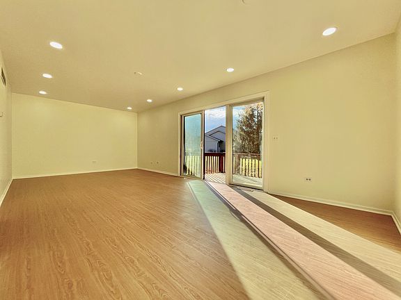 5th image of 928 Stratford Ct
