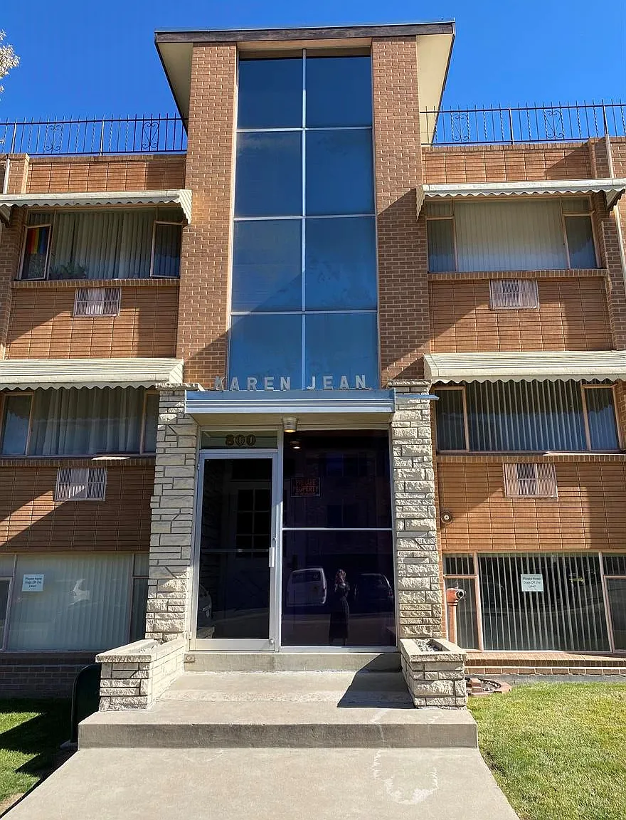 Karen Jean Apartments — Photo 1