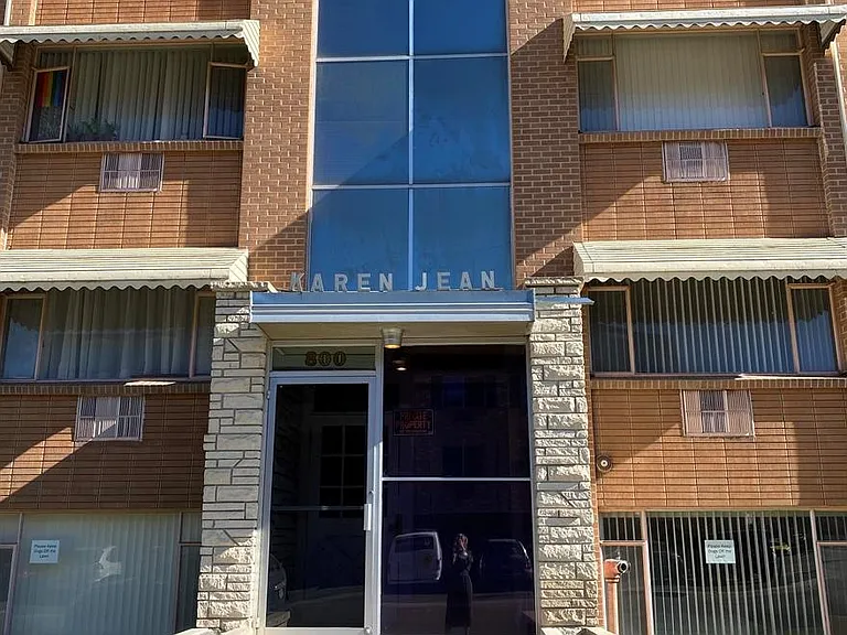 Karen Jean Apartments — Photo 1