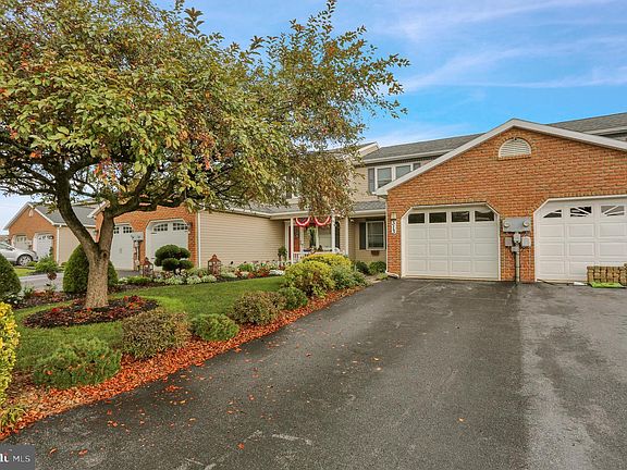 2nd image of 313 Acorn Cir