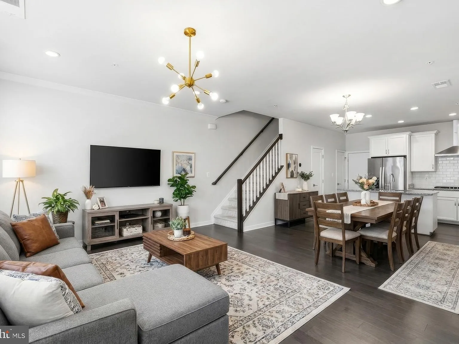 3 bed, 2.5 bath, 1672 sqft, $2,700 — Photo 3