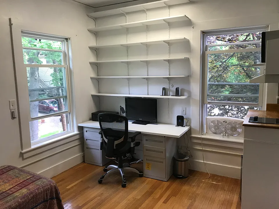 15 Arlington St #2R