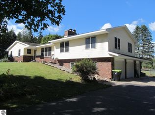 4405 E 28th Rd, Cadillac, MI 49601