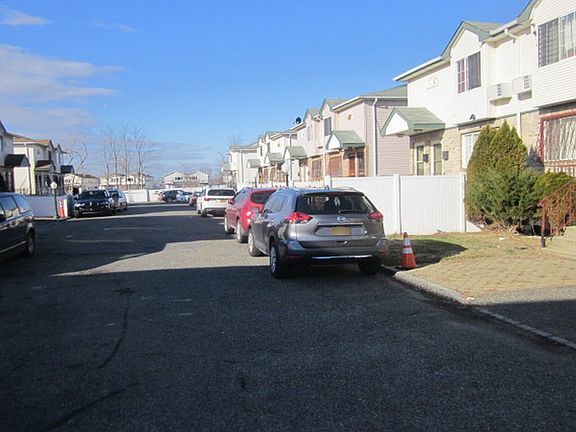 4th image of 2912 Martin Ct