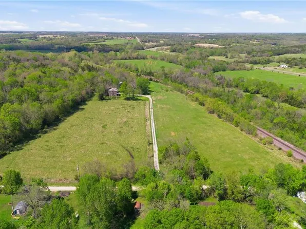 5976 Cleveland Ave, Parker, KS 66072