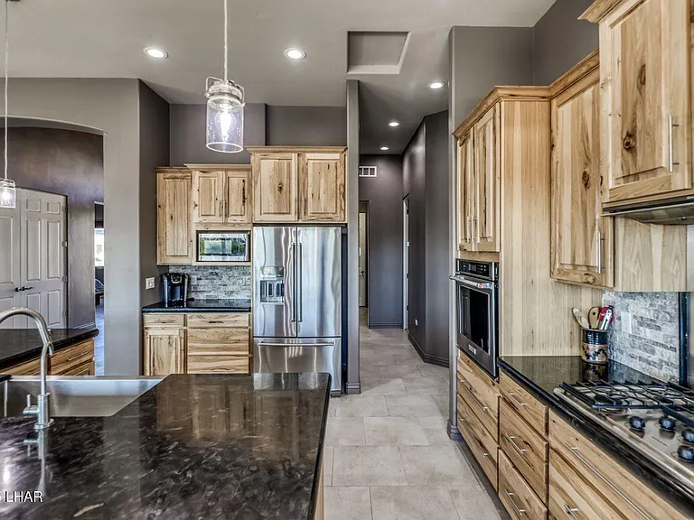 2520 Demaret Dr — Photo 15
