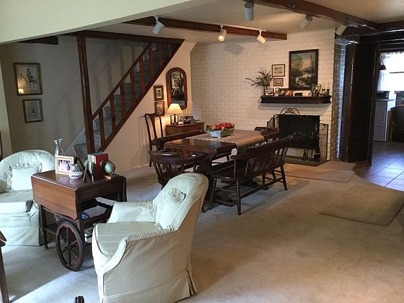 Living rm/dining w/fireplace