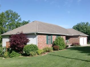 12 Lakeview Dr, Lexington, MO 64067